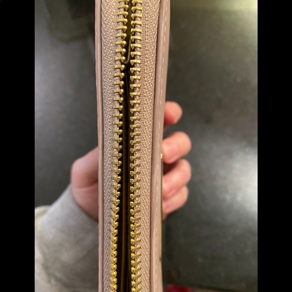 AVAILABLE - Pink creme wallet - Picture 4 of 6